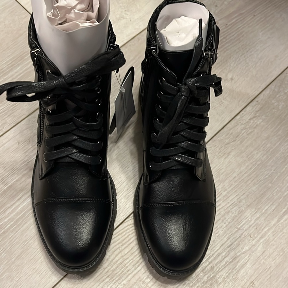 Cute patterned boots. - Picture 4 of 6